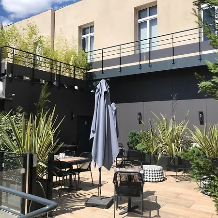 The Originals Boutique, Le Londres, 3* סומור