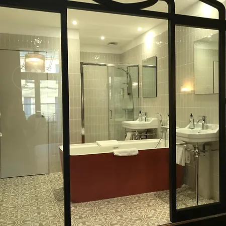 Отель The Originals Boutique, Le Londres, 3*