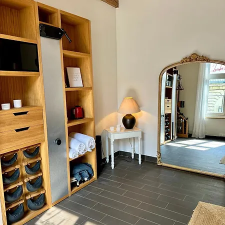 The Originals Boutique, Le Londres, 3* סומור