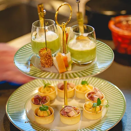 Отель The Originals Boutique, Le Londres, Сомюр