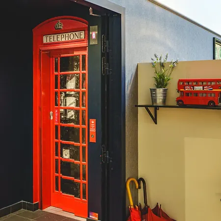 The Originals Boutique, Le Londres, 3* סומור