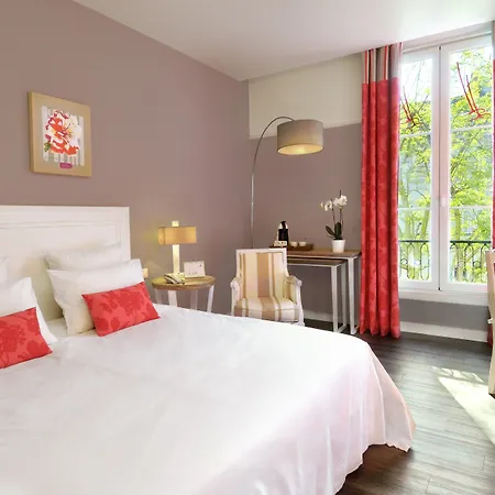 The Originals Boutique, Le Londres, סומור
