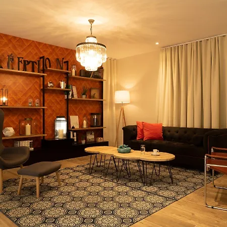 The Originals Boutique, Le Londres, סומור